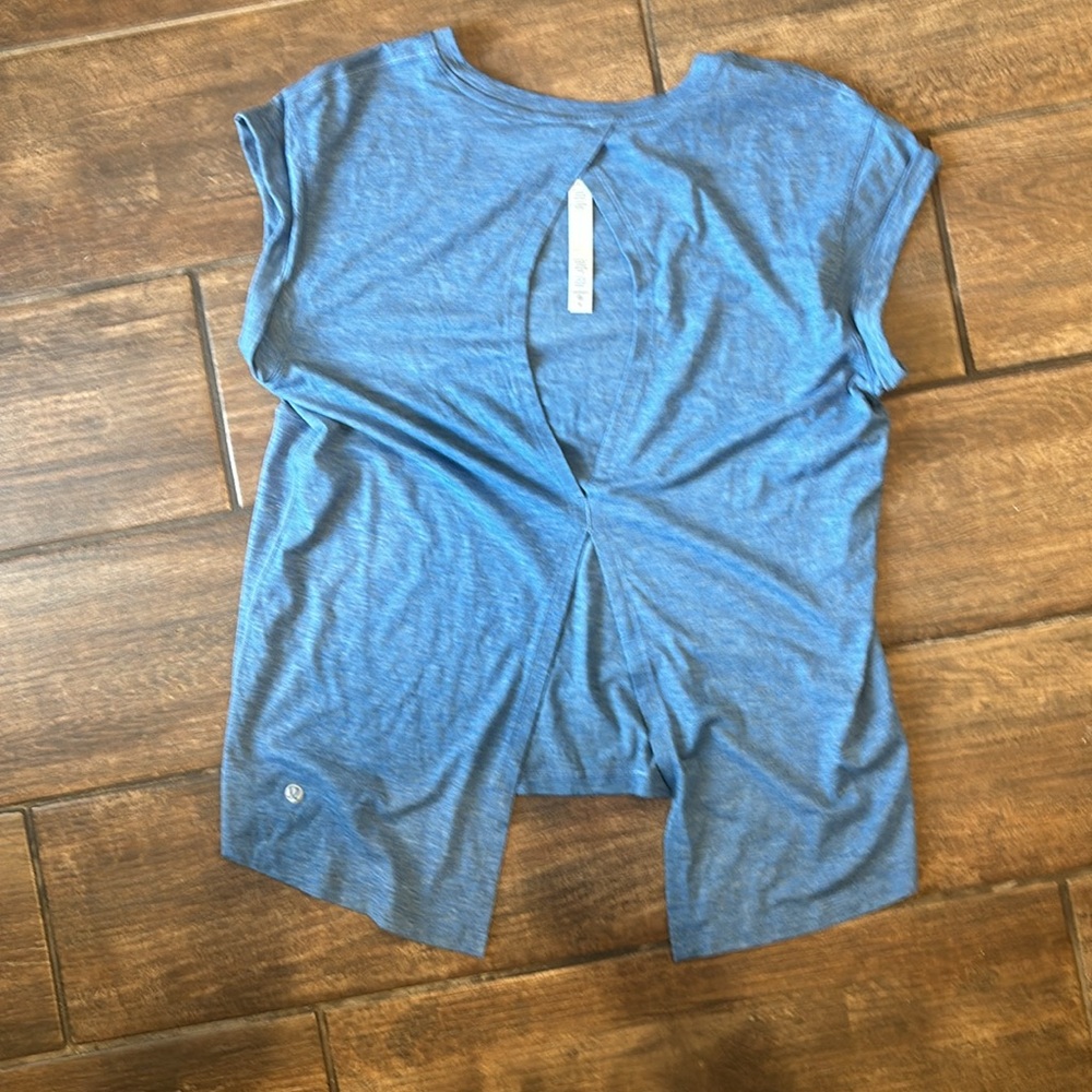 Lululemon Activewear Top T-shirt material Size 4